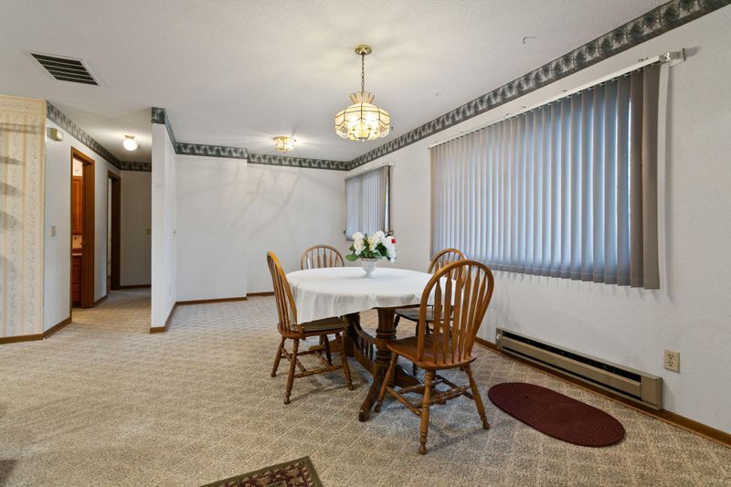 655 Northgate Dr, Winsted, MN 55395