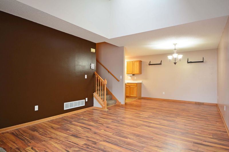 9942 Hamlet Ln S, Cottage Grove, MN 55016