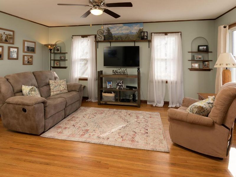 5948 Lynwood Blvd, Mound, MN 55364