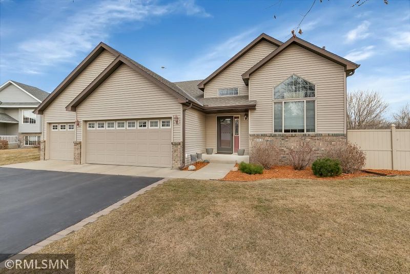 1112 Garden Brook Dr, Sauk Rapids, MN 56379