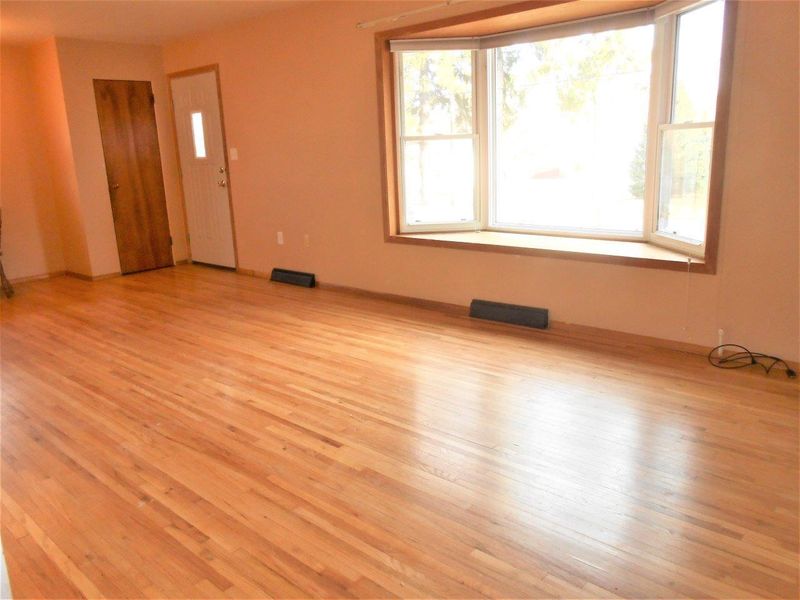 110 Lowell St E, Le Roy, MN 55951