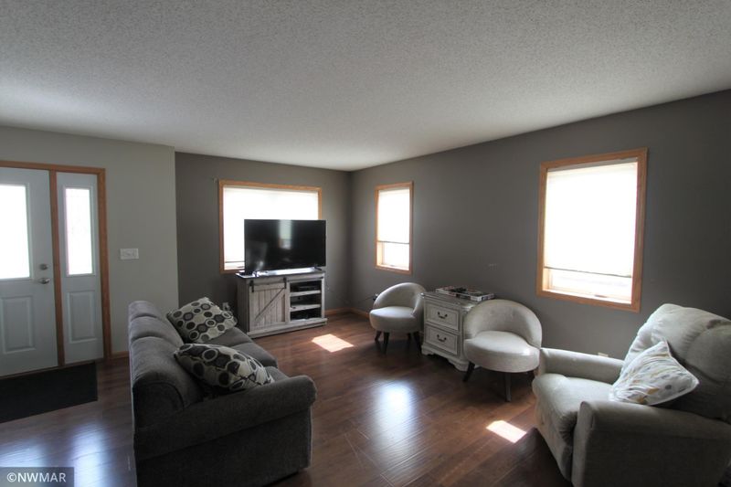1129 Oakland Park Rd, Thief River Falls, MN 56701