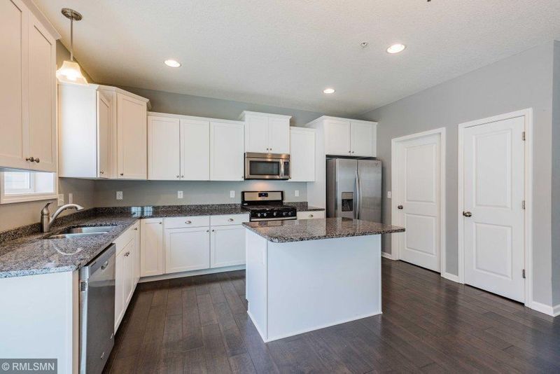 1320 Lylewood Pw, Carver, MN 55315