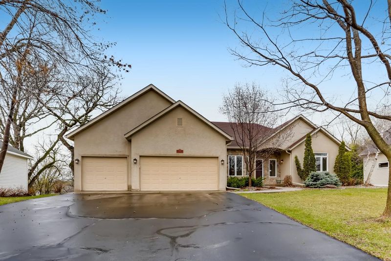 2846 Eagle Valley Dr, Woodbury, MN 55129