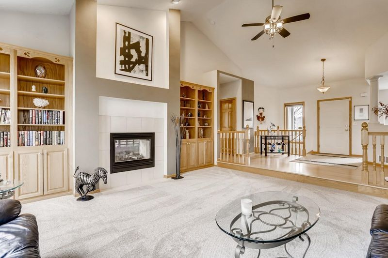 2846 Eagle Valley Dr, Woodbury, MN 55129