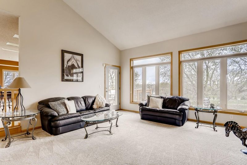 2846 Eagle Valley Dr, Woodbury, MN 55129