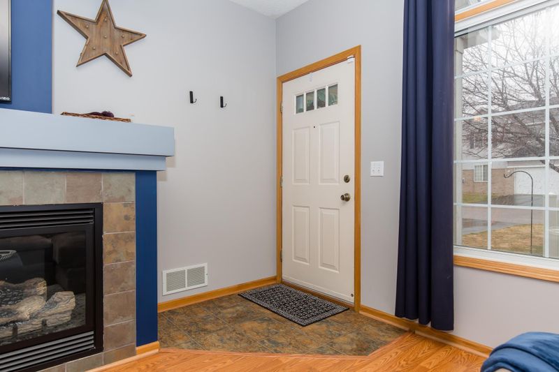 1955 Mockingbird Ave, Shakopee, MN 55379