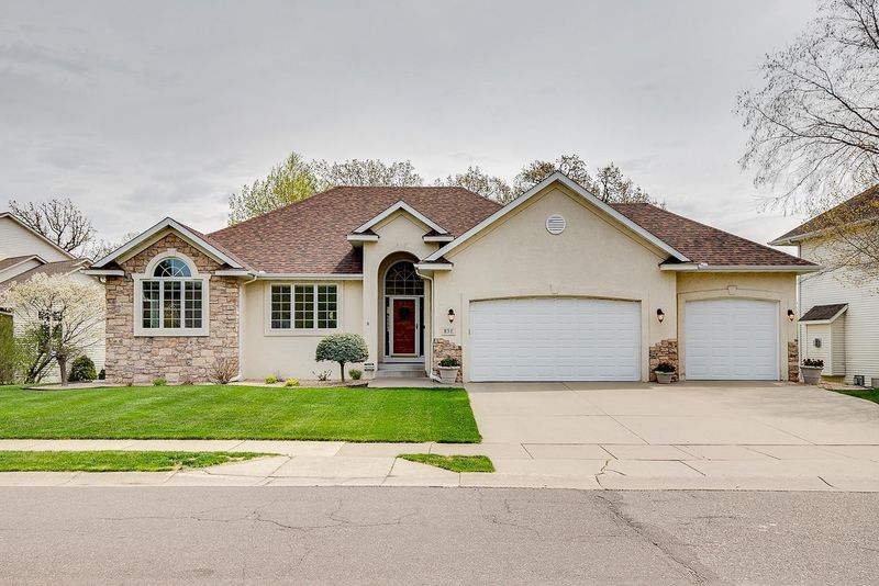 851 Heron Ave N, Oakdale, MN 55128
