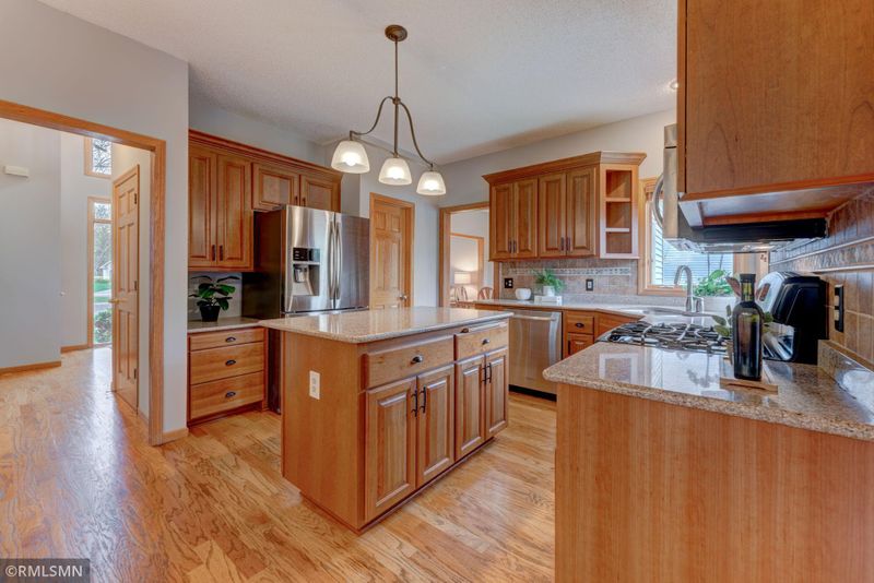 2252 Boulder Ridge Ln, Woodbury, MN 55125