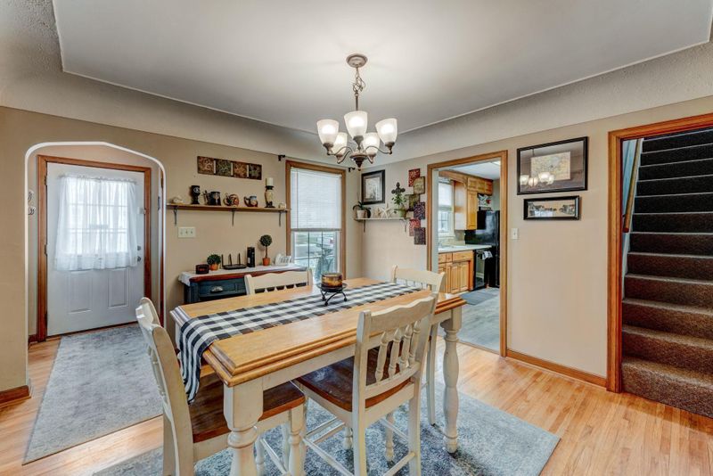 133 E 2nd St, Waconia, MN 55387