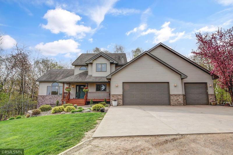 25665 Quail Ridge Trl, Lindstrom, MN 55045