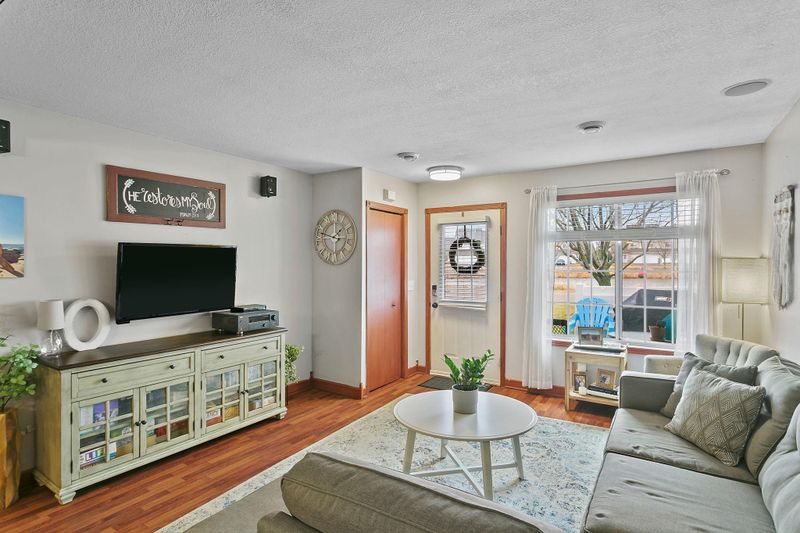 1581 Prosperity Ln, Waconia, MN 55387