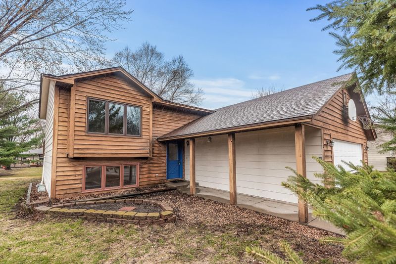 8 Fairway Dr, Monticello, MN 55362