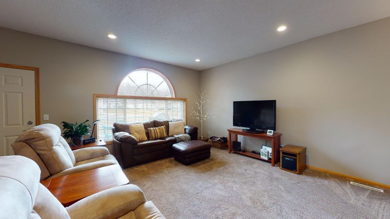 1927 Topaz Pointe Ln SW, Rochester, MN 55902