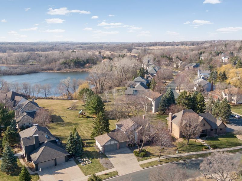 2307 Field Stone Dr, Mendota Heights, MN 55120