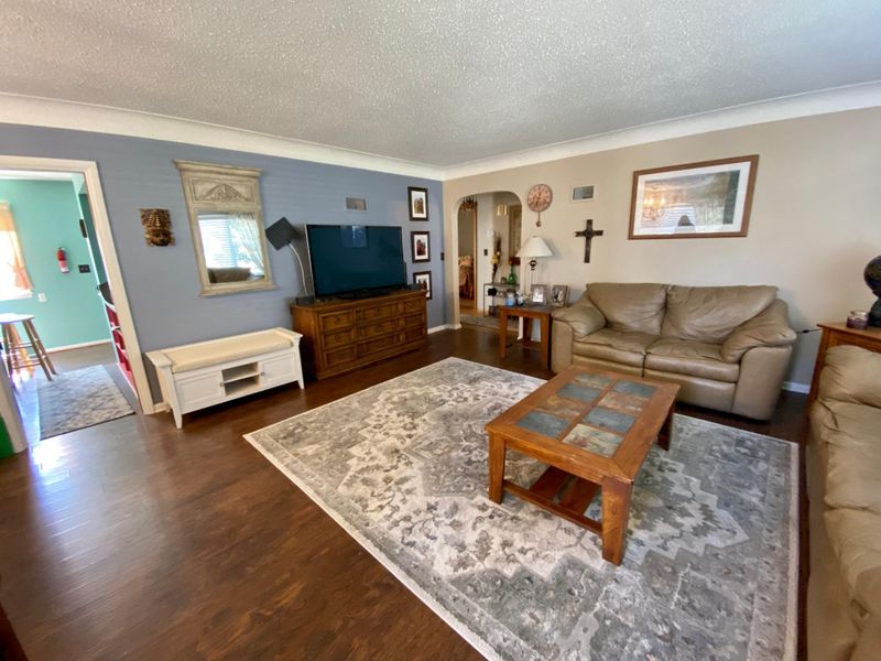 645 6th St W, Hastings, MN 55033
