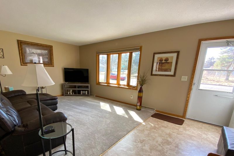 2080 Barclay St, Maplewood, MN 55109