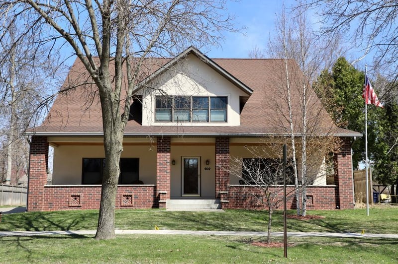 907 4th St E, Northfield, MN 55057