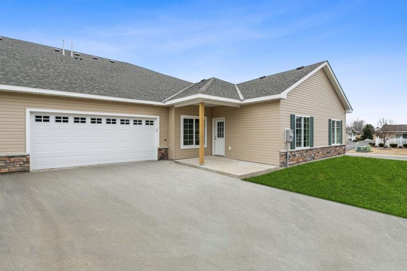809 Rockford Ave E, Delano, MN 55328