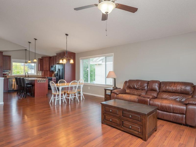 213 Dongola Ln, Shakopee, MN 55379