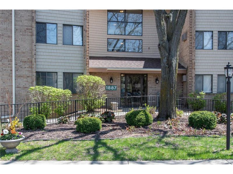 1887 Silver Bell Rd #111, Eagan, MN 55122