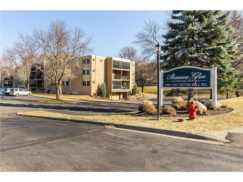 1887 Silver Bell Rd #111, Eagan, MN 55122
