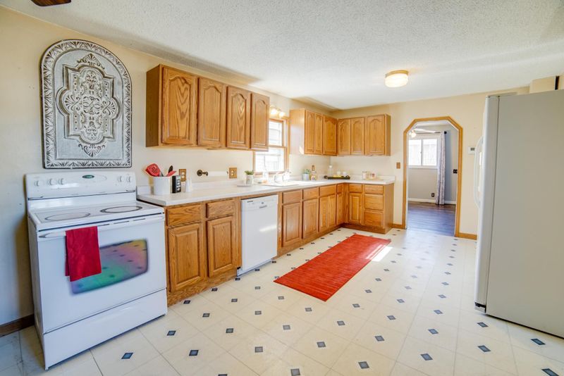 2512 Mill Ave, Anoka, MN 55303