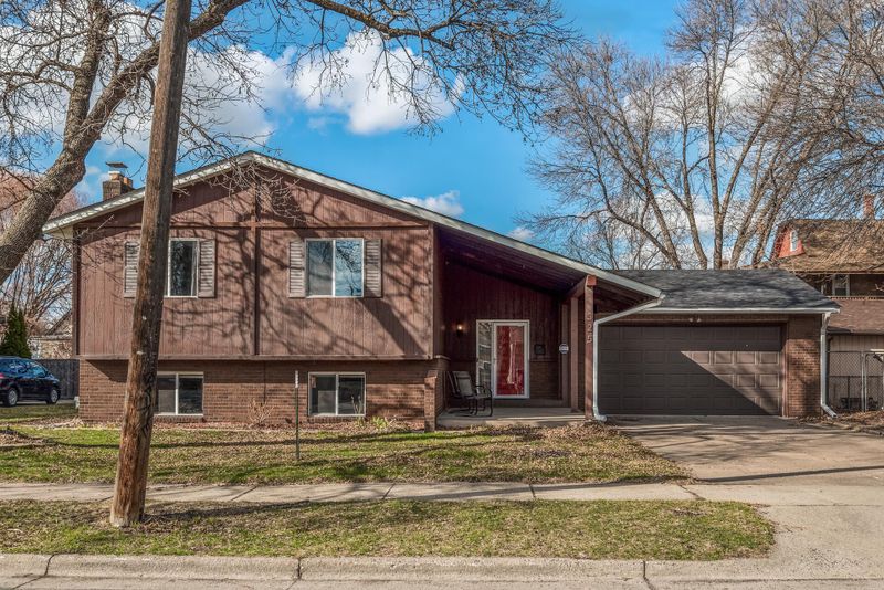325 12th Ave NE, Minneapolis, MN 55413
