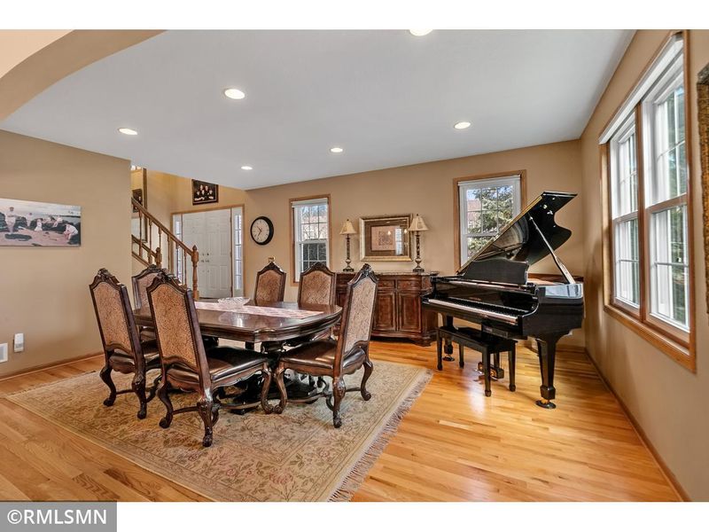 16813 Thatcher Rd, Eden Prairie, MN 55347