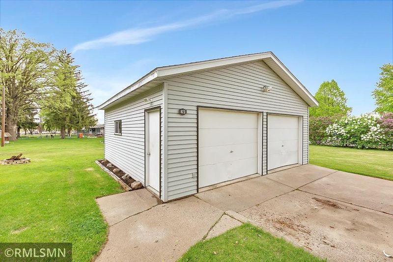 823 2nd St S, Sauk Rapids, MN 56379
