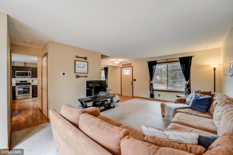 3209 Hamlet Dr, Woodbury, MN 55125