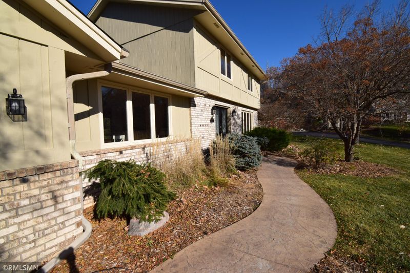 15608 Dawn Dr, Minnetonka, MN 55345