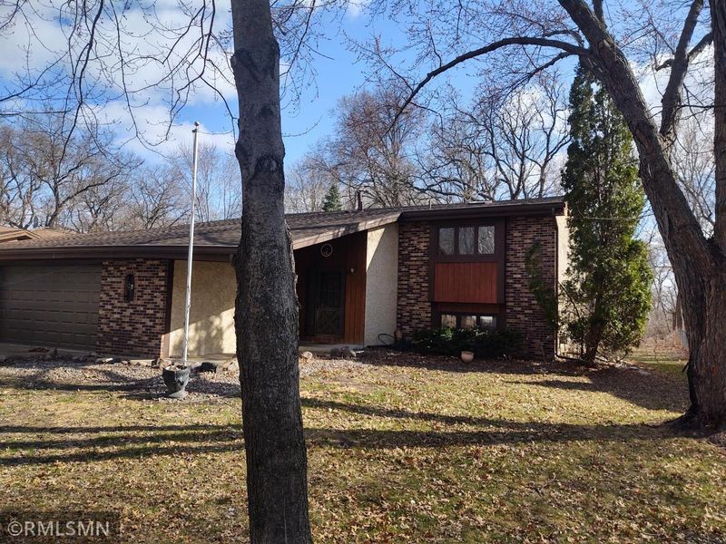 15 Hillcrest Ln, Circle Pines, MN 55014