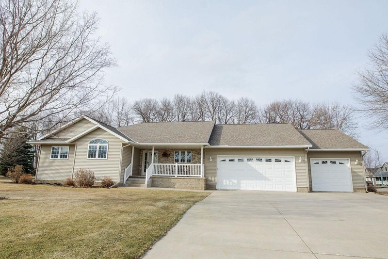 407 8th St NW, Melrose, MN 56352