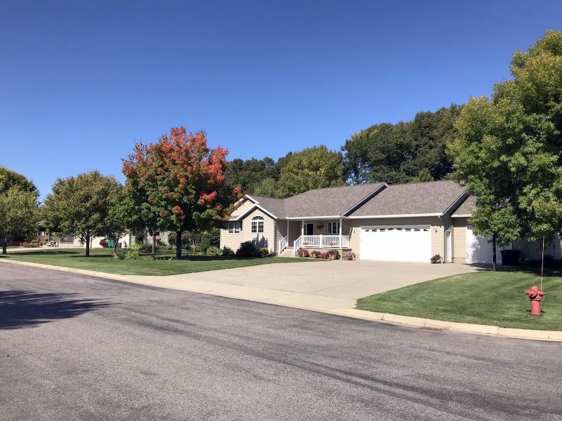 407 8th St NW, Melrose, MN 56352