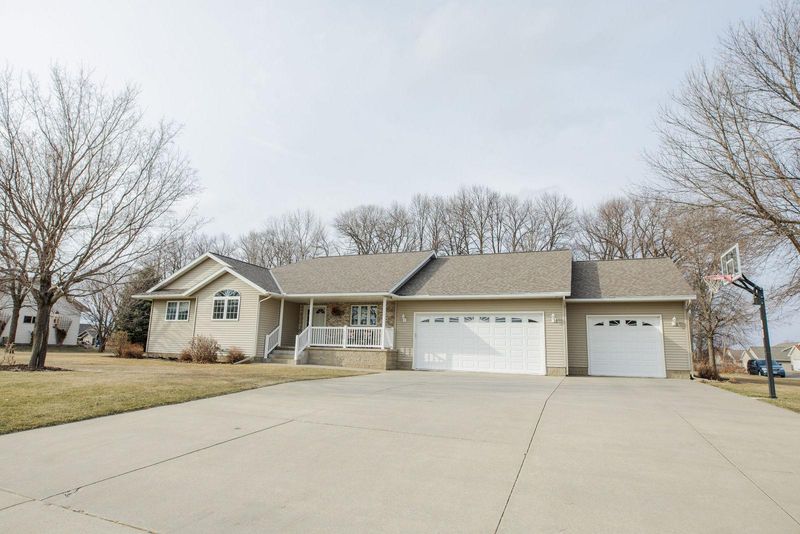 407 8th St NW, Melrose, MN 56352