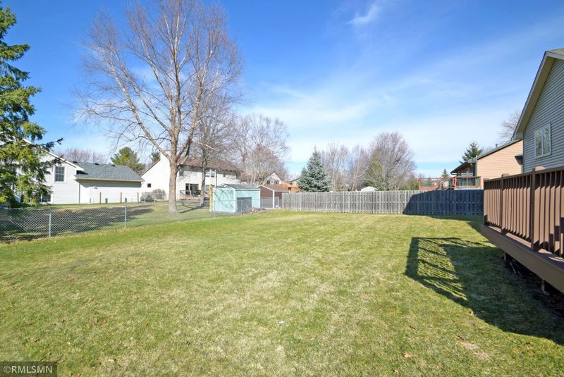 1023 Northview Park Rd, Eagan, MN 55123
