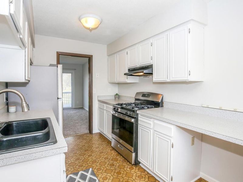 7725 Whitney Dr, Apple Valley, MN 55124
