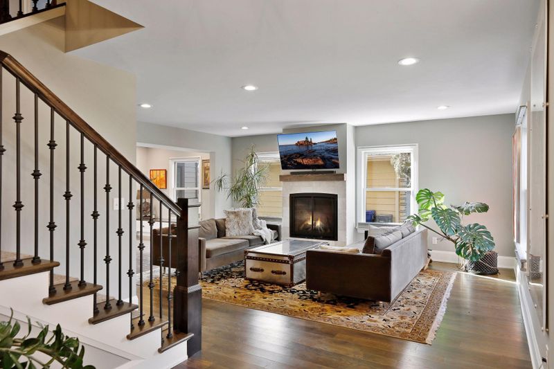 1330 Edgcumbe Rd, Saint Paul, MN 55116