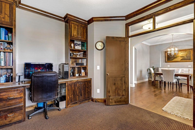 387 Riverside Cir, Anoka, MN 55303