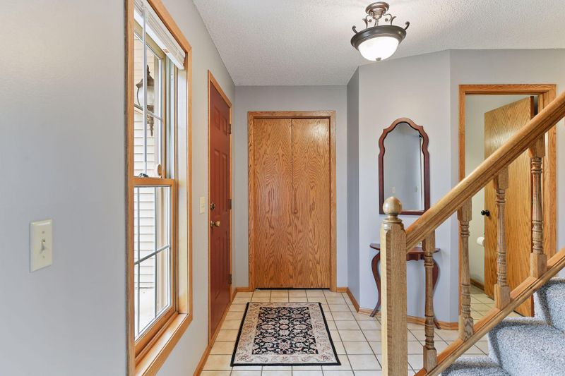 8130 Marsh Dr, Chanhassen, MN 55317