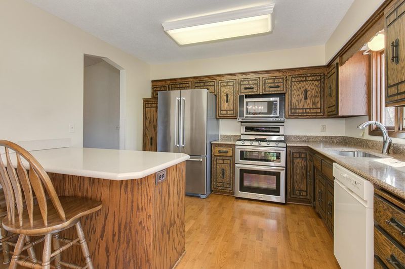 8330 Sunnyside Rd, Mounds View, MN 55112