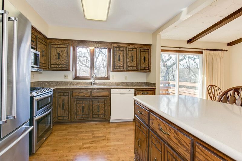 8330 Sunnyside Rd, Mounds View, MN 55112