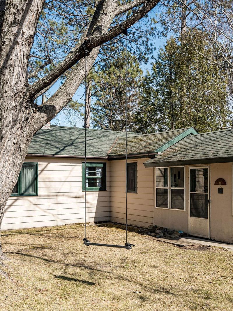 40056 Twin Bridges Ln, Bovey, MN 55709