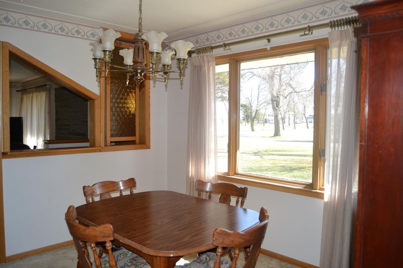101 Sherwood Park Dr, Okabena, MN 56161