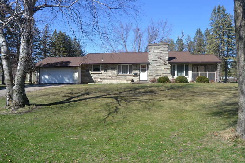 101 Sherwood Park Dr, Okabena, MN 56161