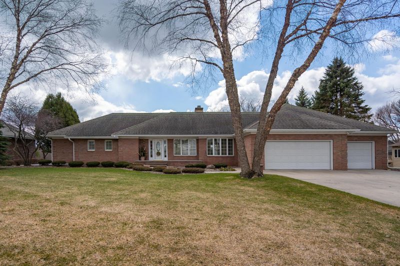 1195 Ridge Rd, Owatonna, MN 55060