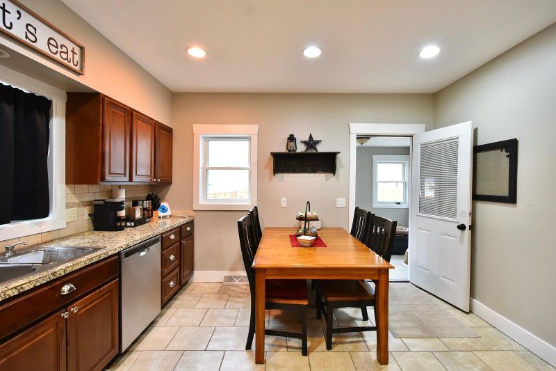 257 W 4th St, Zumbrota, MN 55992