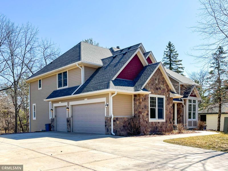 7616 Brooklyn Park Dr, Brooklyn Park, MN 55444