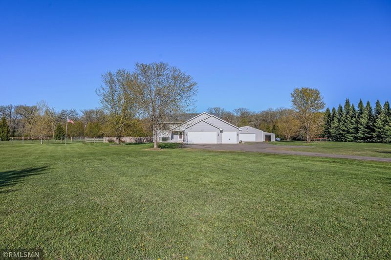 40061 Keystone Ave, North Branch, MN 55056
